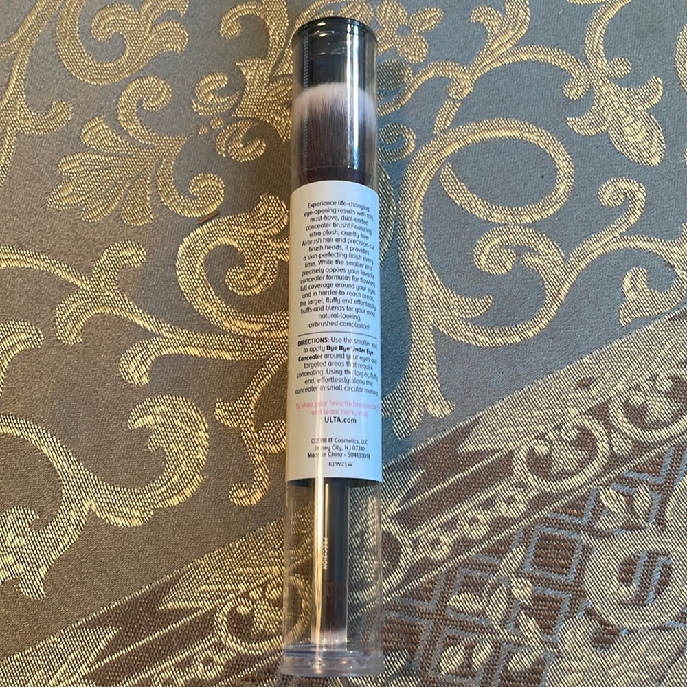 IT Airbrush Dual Ended Flawless Complection Concealer & Foundation Brush#132 - Picture 5 of 8